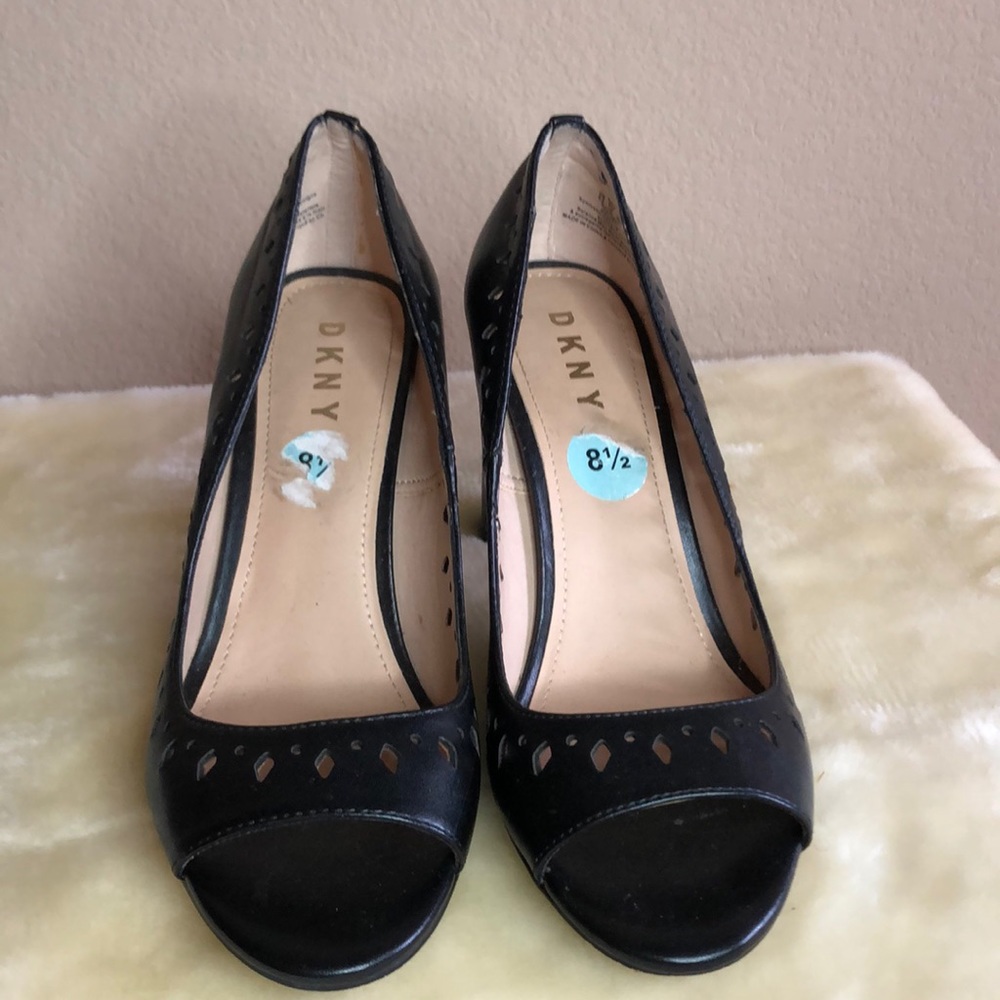 DKNY Black Leather Shoe